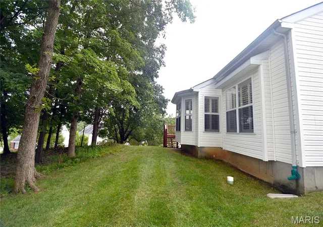 Photo 3 of Sale Pending at 1002 Shire Ln, Eureka, MO 63025 | MLS# MIS26049426 | Listing updated on 2026-08-16