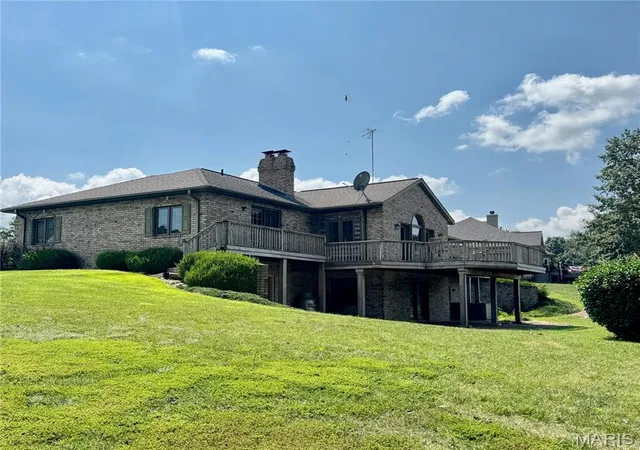 Photo 2 of Single family home for sale at 6 Willow Circle Dr, Greenville, IL 62246 | MLS# MIS26049428 | Listing updated on 2026-08-08