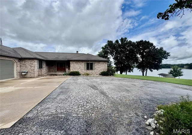 Photo 2 of Single family home for sale at 6 Willow Circle Dr, Greenville, IL 62246 | MLS# MIS26049428 | Listing updated on 2026-08-08