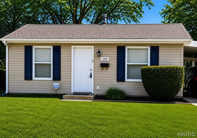 Photo 1 of Single family home for sale at 122 Lazarcheff Dr, East Saint Louis, IL 62206 | MLS# MIS26049435 | Listing updated on 2026-08-27