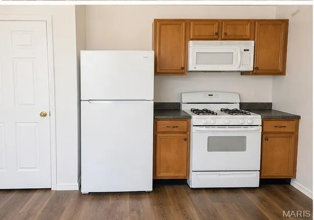 Photo 4 of Single family home for sale at 122 Lazarcheff Dr, East Saint Louis, IL 62206 | MLS# MIS26049435 | Listing updated on 2026-08-27