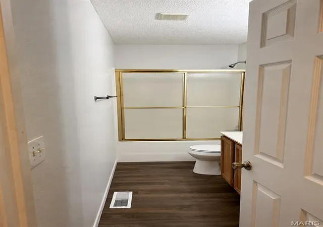 Photo 9 of Single family home for sale at 122 Lazarcheff Dr, East Saint Louis, IL 62206 | MLS# MIS26049435 | Listing updated on 2026-08-27