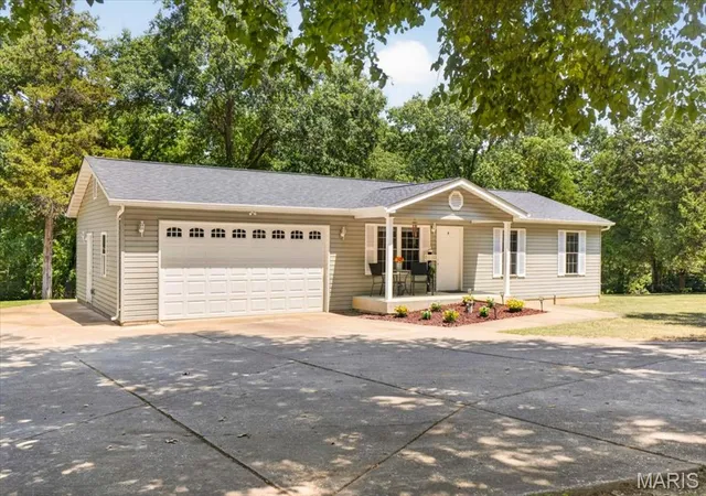 Photo 2 of Sale Pending at 5572 Timberline Cir, Hillsboro, MO 63050 | MLS# MIS26049437 | Listing updated on 2026-08-27