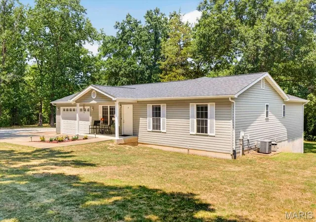 Photo 3 of Sale Pending at 5572 Timberline Cir, Hillsboro, MO 63050 | MLS# MIS26049437 | Listing updated on 2026-08-27