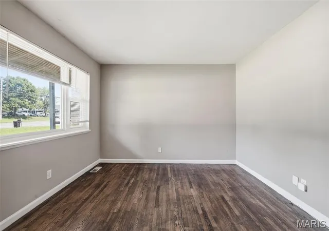 Photo 3 of Single family home for sale at 1160 Howdershell Rd, St Louis, MO 63031 | MLS# MIS26049445 | Listing updated on 2026-09-28