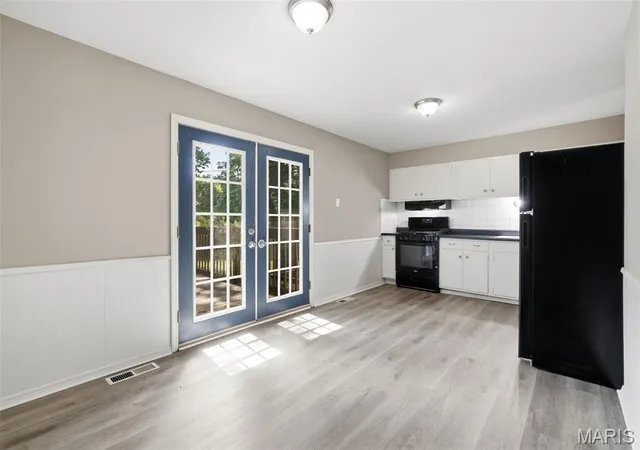 Photo 3 of Single family home for sale at 1160 Howdershell Rd, St Louis, MO 63031 | MLS# MIS26049445 | Listing updated on 2026-09-28