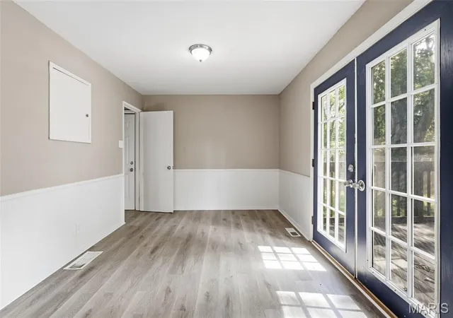Photo 4 of Single family home for sale at 1160 Howdershell Rd, St Louis, MO 63031 | MLS# MIS26049445 | Listing updated on 2026-09-28