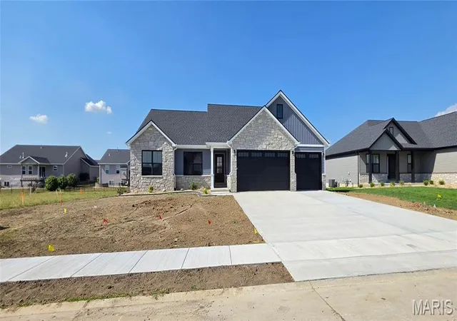 Photo 2 of Sale Pending at 324 George Bush Blvd, Troy, IL 62294 | MLS# MIS26049467 | Listing updated on 2026-09-21