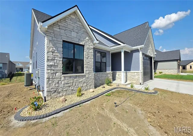 Photo 3 of Sale Pending at 324 George Bush Blvd, Troy, IL 62294 | MLS# MIS26049467 | Listing updated on 2026-09-21