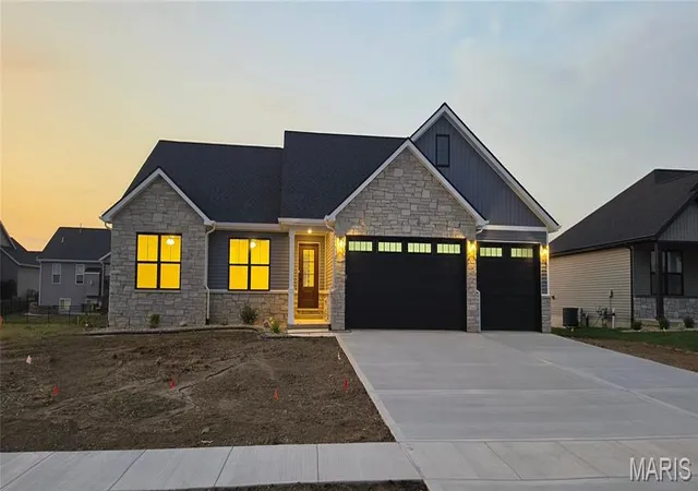 Photo 3 of Sale Pending at 324 George Bush Blvd, Troy, IL 62294 | MLS# MIS26049467 | Listing updated on 2026-10-21