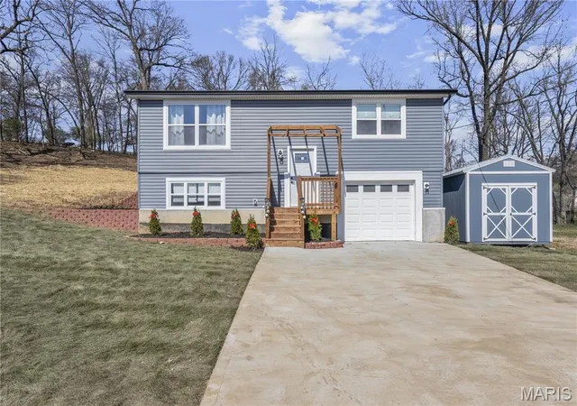 Photo 2 of Single family home for sale at 902 Forest Ave, Valley Park, MO 63088 | MLS# MIS26049468 | Listing updated on 2026-09-04