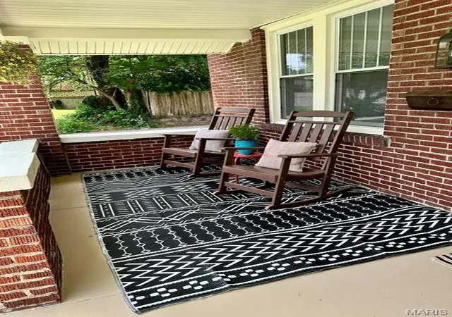 Photo 4 of Single family home for sale at 915 N Kingshighway St, Saint Charles, MO 63301 | MLS# MIS26049471 | Listing updated on 2026-10-05