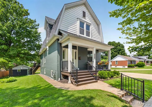Photo 2 of Sale Pending at 1207 Sunset Ave, Saint Louis, MO 63117 | MLS# MIS26049474 | Listing updated on 2026-08-23