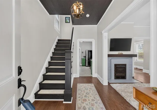 Photo 4 of Sale Pending at 1207 Sunset Ave, Saint Louis, MO 63117 | MLS# MIS26049474 | Listing updated on 2026-08-23
