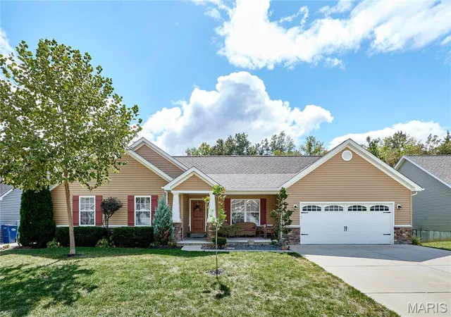 Photo 1 of Single family home for sale at 548 Long Train Dr, Troy, MO 63379 | MLS# MIS26049478 | Listing updated on 2026-09-30