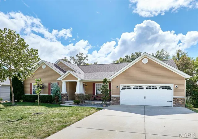 Photo 3 of Single family home for sale at 548 Long Train Dr, Troy, MO 63379 | MLS# MIS26049478 | Listing updated on 2026-09-30