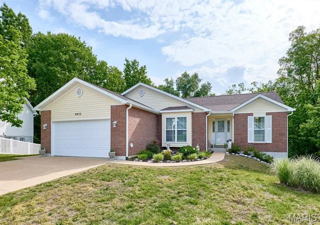 Photo 3 of Single family home for sale at 9852 Sand Castle Dr, Pevely, MO 63070 | MLS# MIS26049487 | Listing updated on 2026-08-18