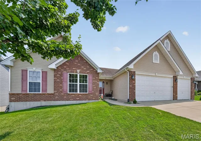 Photo 3 of Sale Pending at 132 Riverdale Woods Cir, O Fallon, MO 63366 | MLS# MIS26049488 | Listing updated on 2026-08-29