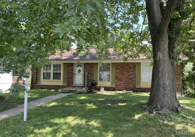 1st image of 5905 Dogwood Ln, Godfrey, IL 62035 | MLS# MIS26049498