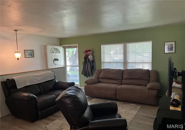 2nd image of 5905 Dogwood Ln, Godfrey, IL 62035 | MLS# MIS26049498