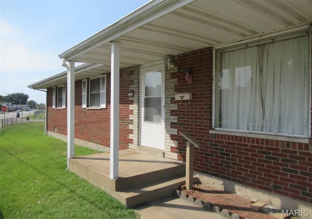 Photo 2 of Sale Pending at 1200 Alton Ave, Madison, IL 62060 | MLS# MIS26049528 | Listing updated on 2026-09-27