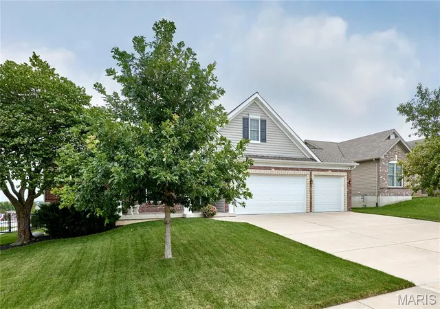 Photo 2 of Single family home for sale at 12 Shady River Ct, O Fallon, MO 63366 | MLS# MIS26049533 | Listing updated on 2026-09-19