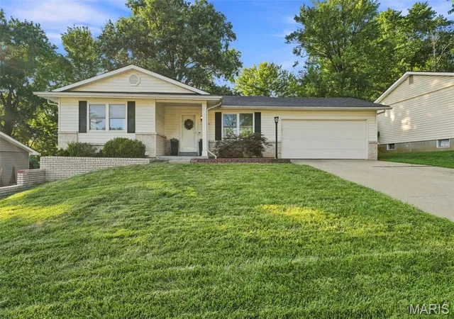 1st image of 17 Oak Hill Ln, Saint Peters, MO 63376 | MLS# MIS26049549