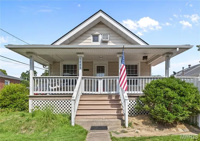 1st image of 1405 S Rodgers Ave, Alton, IL 62002 | MLS# MIS26049551