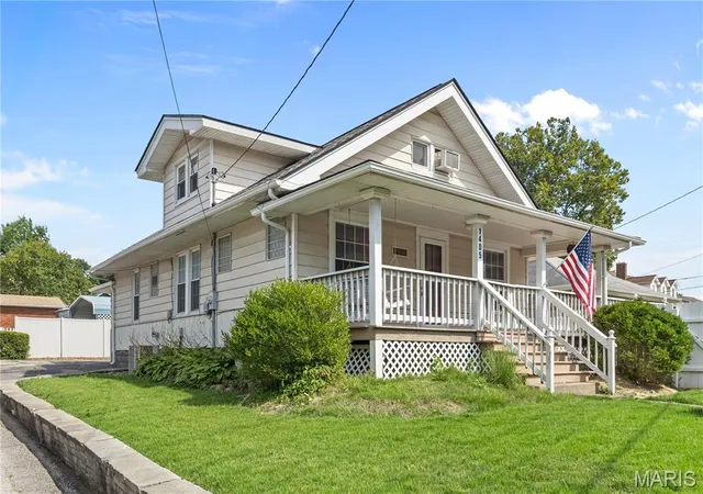Photo 3 of Sale Pending at 1405 S Rodgers Ave, Alton, IL 62002 | MLS# MIS26049551 | Listing updated on 2026-09-05