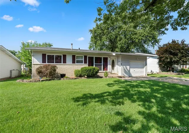 Photo 1 of Single family home for sale at 810 Carmelita Ln, Florissant, MO 63031 | MLS# MIS26049553 | Listing updated on 2026-09-23
