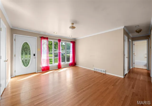 Photo 3 of Single family home for sale at 810 Carmelita Ln, Florissant, MO 63031 | MLS# MIS26049553 | Listing updated on 2026-09-23