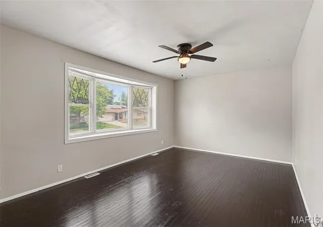Photo 2 of Single family home for sale at 1530 Loveland Dr, Florissant, MO 63031 | MLS# MIS26049554 | Listing updated on 2026-09-25