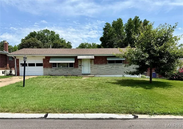 Photo 1 of Single family home for sale at 317 Earlsfield Ln, Saint Louis, MO 63125 | MLS# MIS26049558 | Listing updated on 2026-09-05