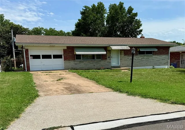 Photo 2 of Single family home for sale at 317 Earlsfield Ln, Saint Louis, MO 63125 | MLS# MIS26049558 | Listing updated on 2026-09-05