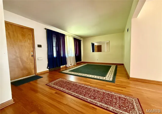 Photo 4 of Single family home for sale at 317 Earlsfield Ln, Saint Louis, MO 63125 | MLS# MIS26049558 | Listing updated on 2026-09-05
