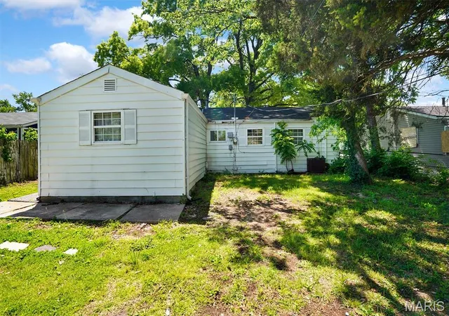Photo 2 of Single family home for sale at 11 Saint Lambert Dr, East Saint Louis, IL 62206 | MLS# MIS26049560 | Listing updated on 2026-08-27