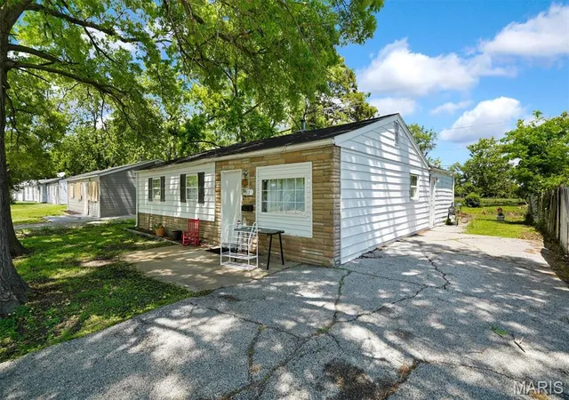 Photo 6 of Single family home for sale at 11 Saint Lambert Dr, East Saint Louis, IL 62206 | MLS# MIS26049560 | Listing updated on 2026-08-27