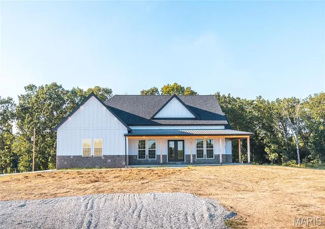 Photo 1 of Single family home for sale at 21875 Vineyard Outer Rd, Saint James, MO 65559 | MLS# MIS26049562 | Listing updated on 2026-08-31