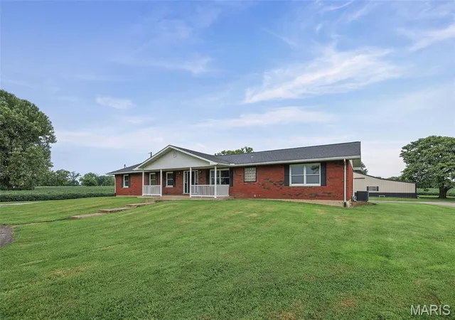 Photo 3 of Single family home for sale at 6961 Bouse Rd, Glen Carbon, IL 62034 | MLS# MIS26049589 | Listing updated on 2026-10-06