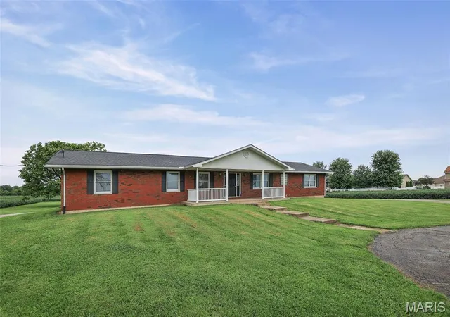 Photo 4 of Single family home for sale at 6961 Bouse Rd, Glen Carbon, IL 62034 | MLS# MIS26049589 | Listing updated on 2026-10-06