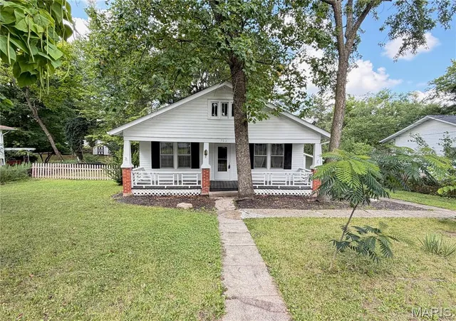 2nd image of 703 N Pershing Ave, Salem, MO 65560 | MLS# MIS26049594