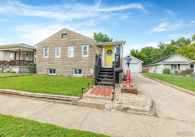 1st image of 324 Rohm Pl, Roxana, IL 62084 | MLS# MIS26049601