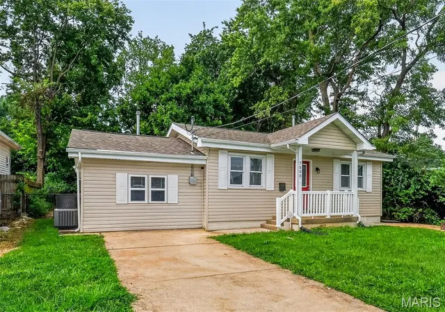 Photo 3 of Single family home for sale at 7030 Canterbury Ave, Saint Louis, MO 63143 | MLS# MIS26049603 | Listing updated on 2026-08-21
