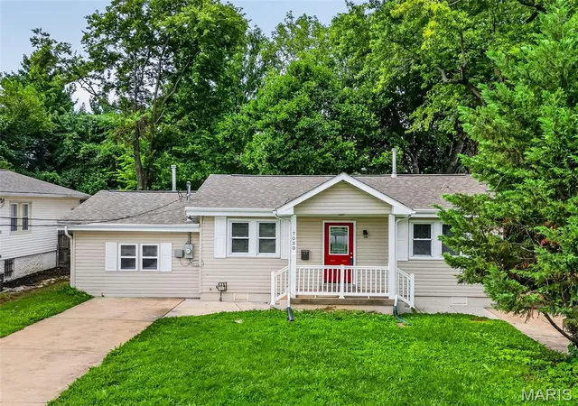 Photo 3 of Single family home for sale at 7030 Canterbury Ave, Saint Louis, MO 63143 | MLS# MIS26049603 | Listing updated on 2026-10-25