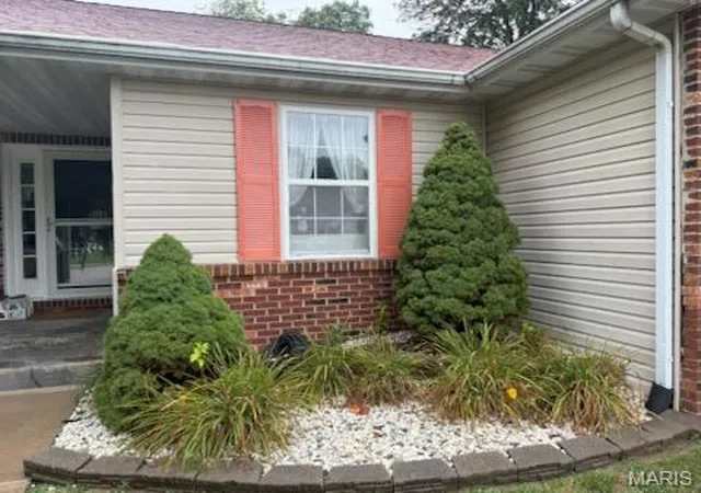 2nd image of 210 Baywood Ct, Glen Carbon, IL 62034 | MLS# MIS26049606