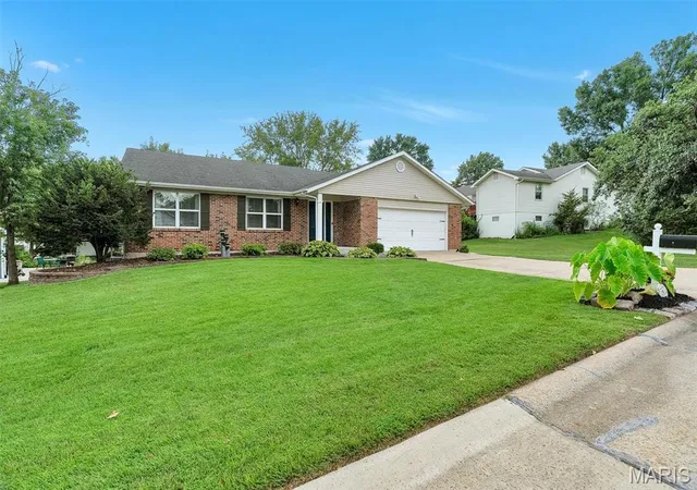 Photo 1 of Sale Pending at 104 Cedar Crest Ct, Weldon Spring, MO 63304 | MLS# MIS26049614 | Listing updated on 2026-08-10