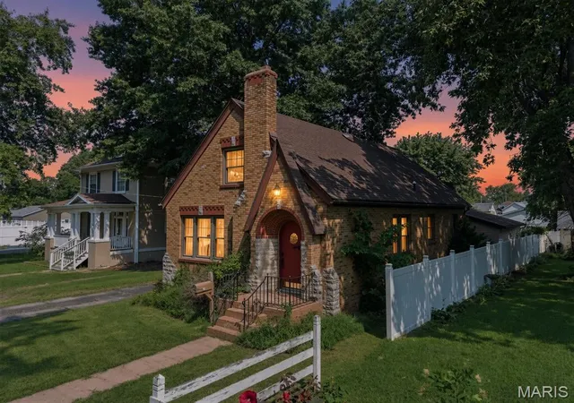 Photo 2 of Single family home for sale at 111 E Olive St, Staunton, IL 62088 | MLS# MIS26049617 | Listing updated on 2026-09-14