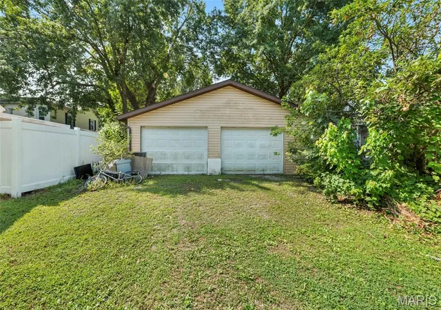 Photo 24 of Single family home for sale at 111 E Olive St, Staunton, IL 62088 | MLS# MIS26049617 | Listing updated on 2026-09-14