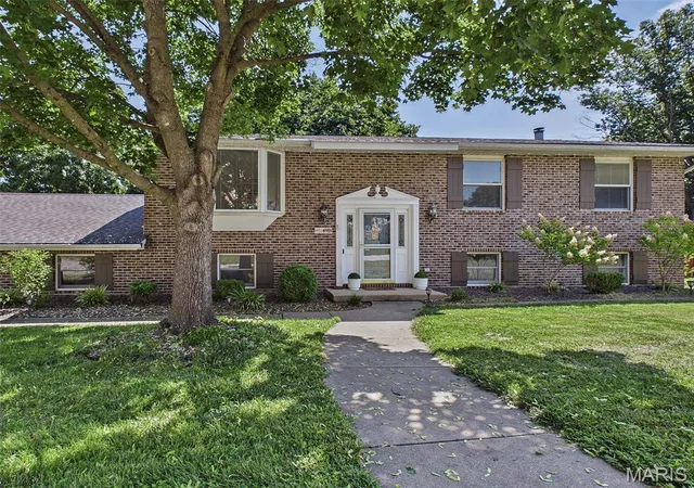 2nd image of 4911 Westmont Ave, Godfrey, IL 62035 | MLS# MIS26049624