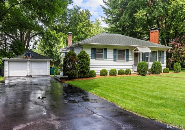 Photo 2 of Single family home for sale at 1005 Merrill St, Lebanon, IL 62254 | MLS# MIS26049630 | Listing updated on 2026-10-08